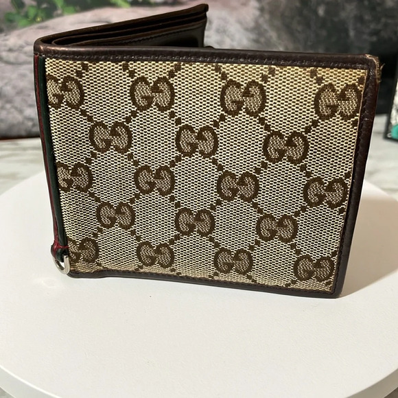 GUCCI MENS BIFOLD WALLET IN GOOD USED CONDITION. - Picture 4 of 10